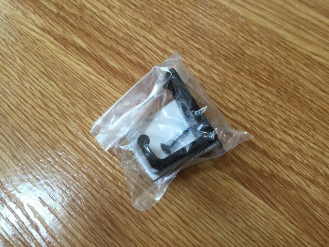 サーモスタットを引っ掛けるL金具