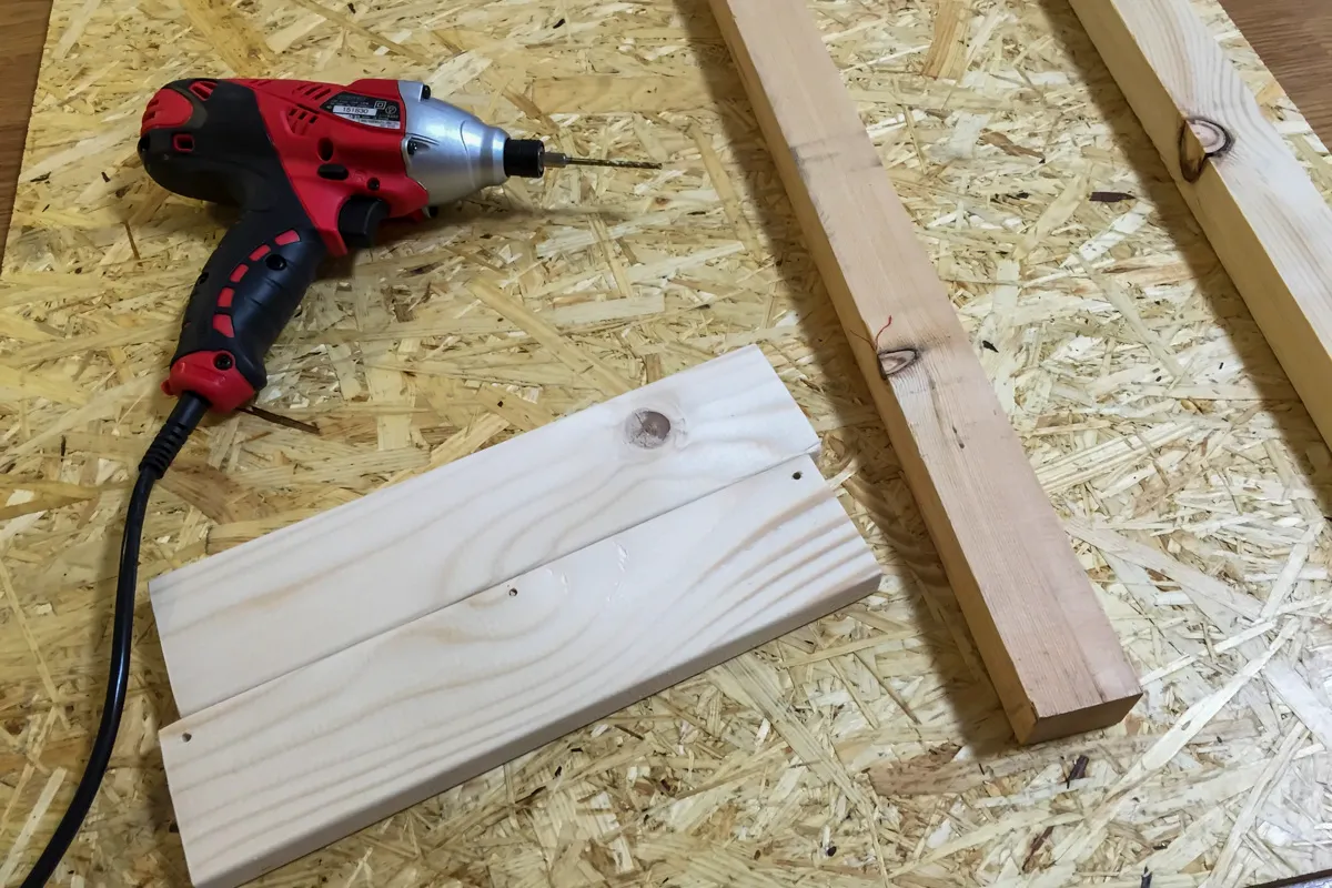 木材に下穴を開ける